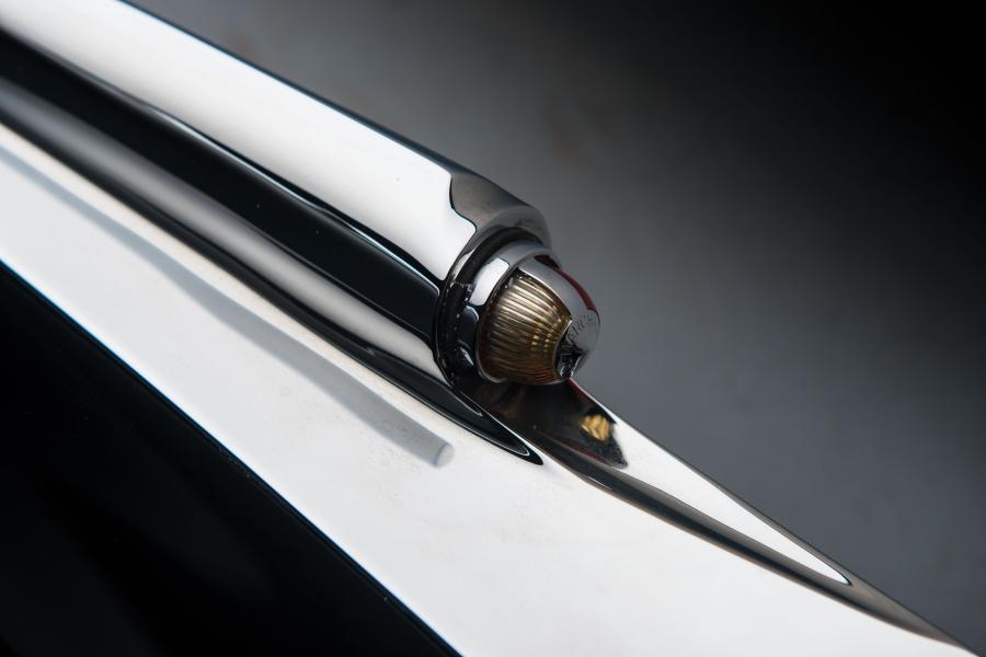 Детали экстерьера Cadillac Series 62 Custom Cabriolet by Saoutchik 1948 года  (фото 13 из 32)